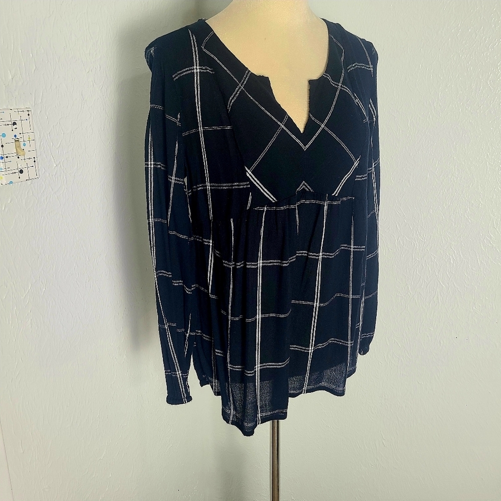 Old Navy Black & White Plaid Longsleeve Blouse, Size Medium - Picture 2 of 9